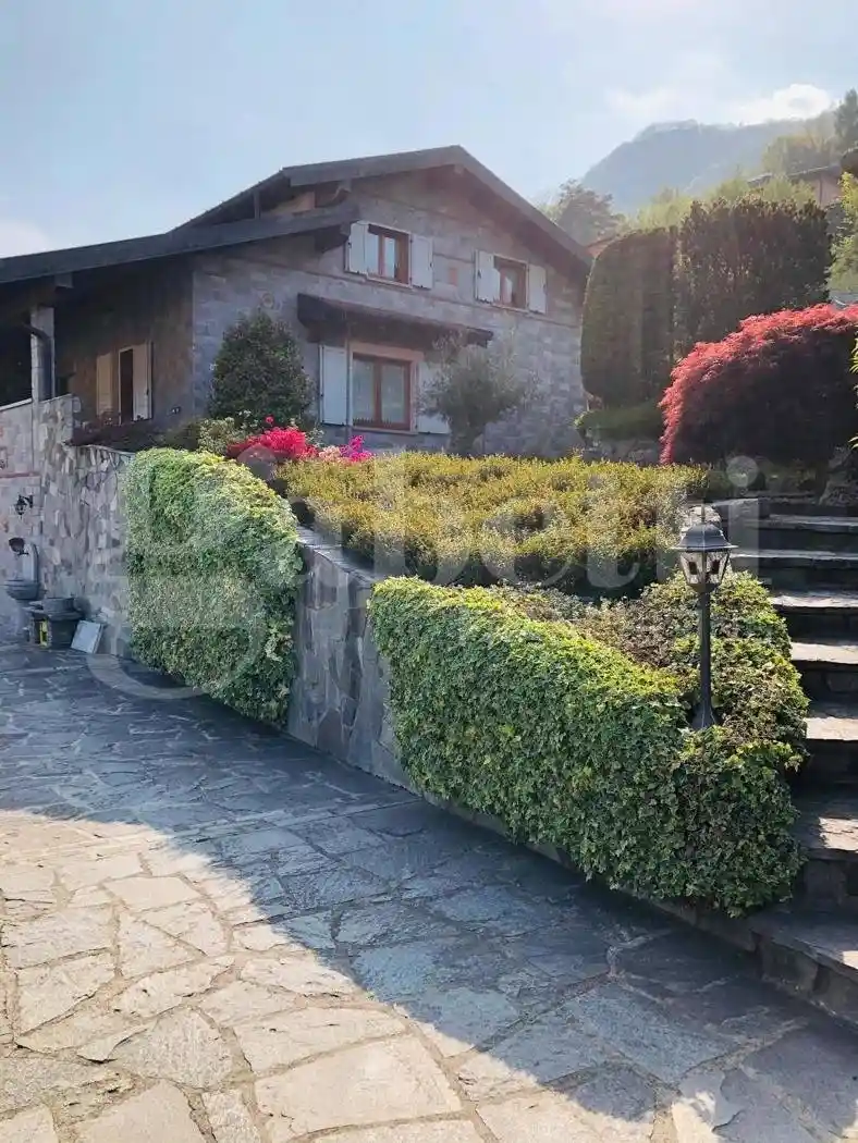 Villa in vendita a Asso