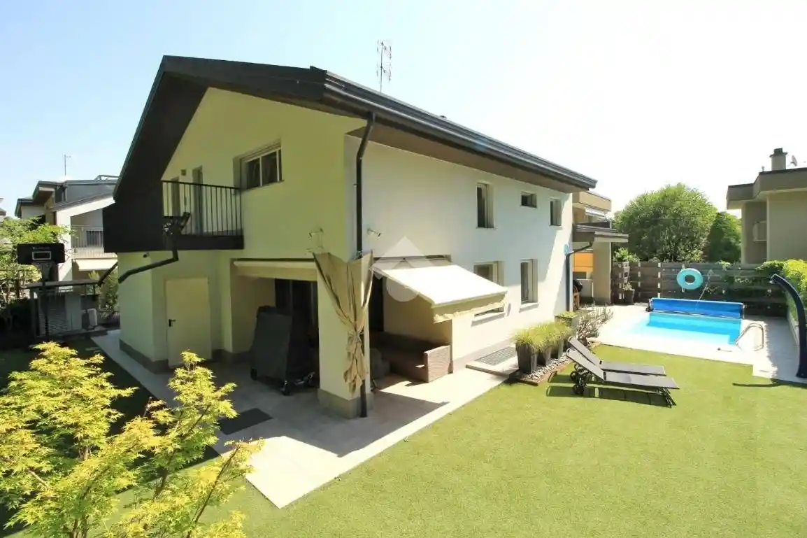 Villa in vendita a Mariano Comense