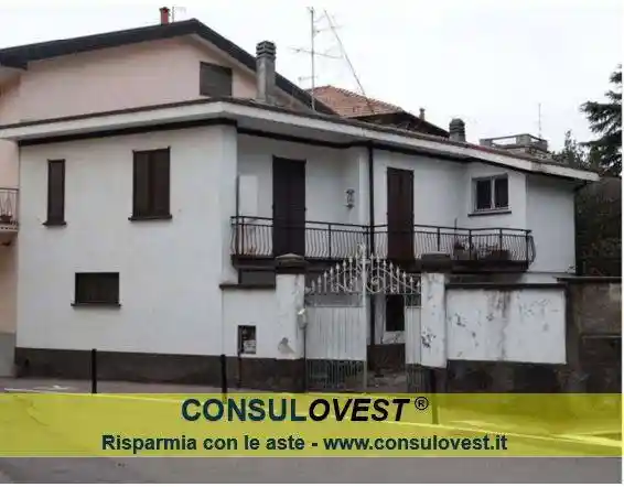 Appartamento in vendita a Caronno Varesino