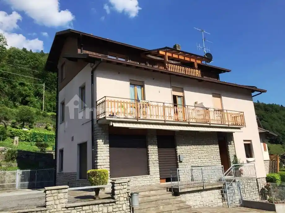 Villa in vendita a Serina