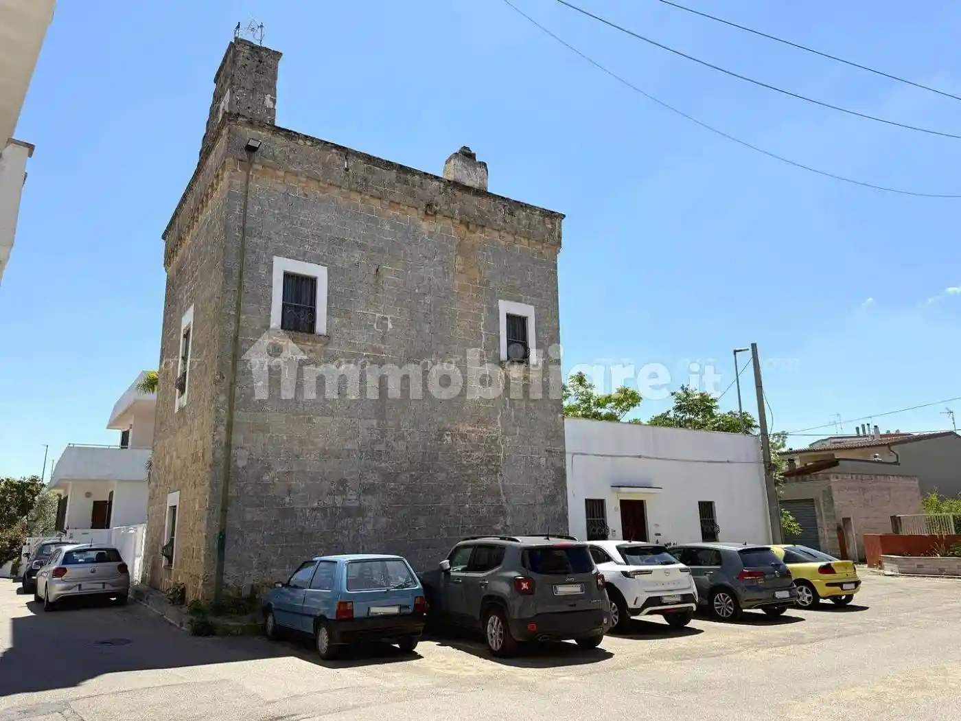 Palazzo - Edificio in affitto a Galatone