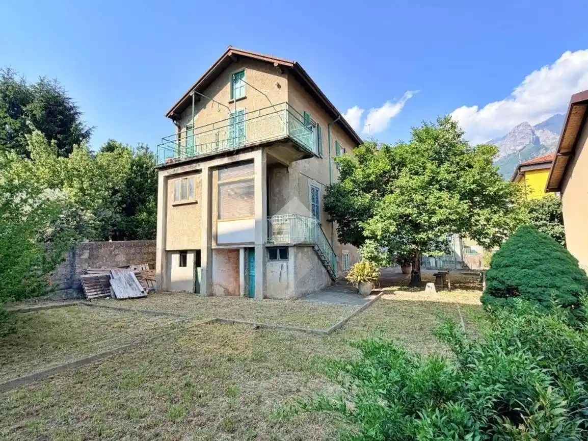 Casa indipendente in vendita a Mandello del Lario