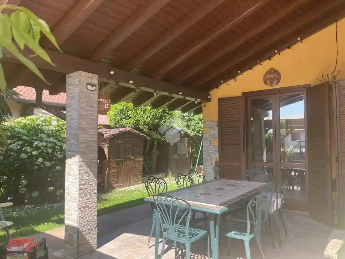 Villa in vendita a Arsago Seprio