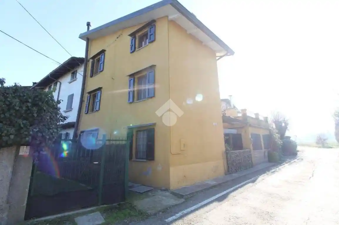 Rustico - Casale in vendita a Traversetolo