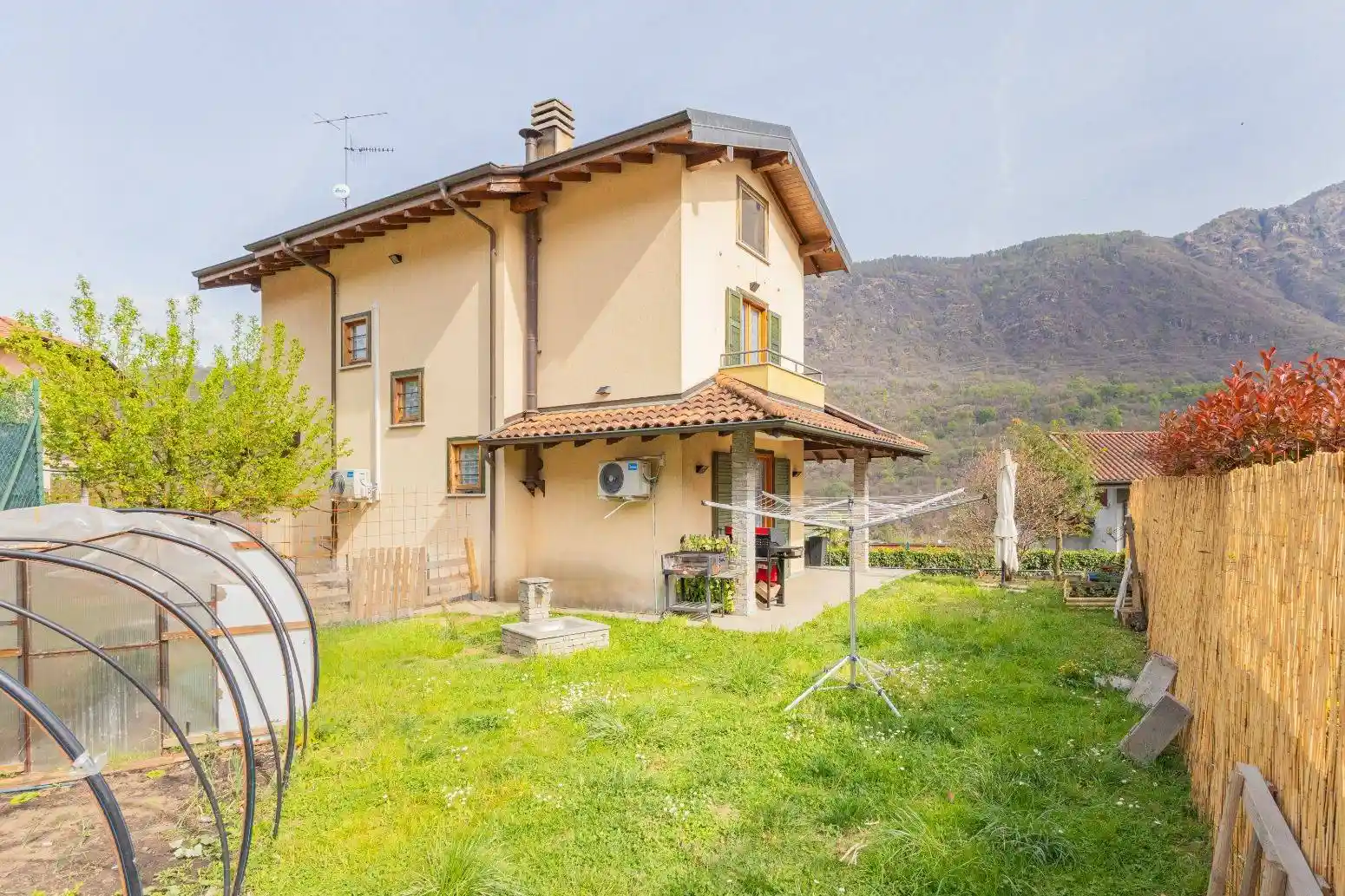 Villa in vendita a Casale Corte Cerro