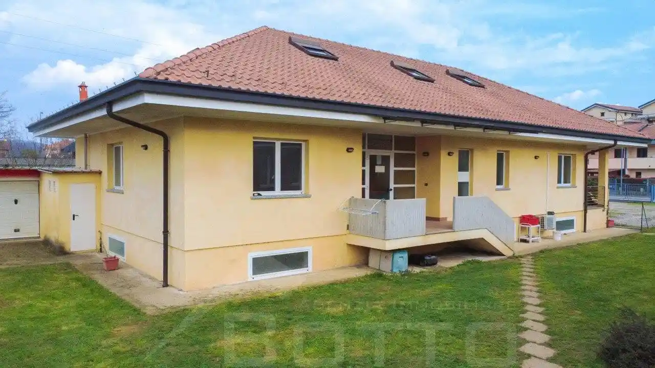Villa in vendita a Borgomanero