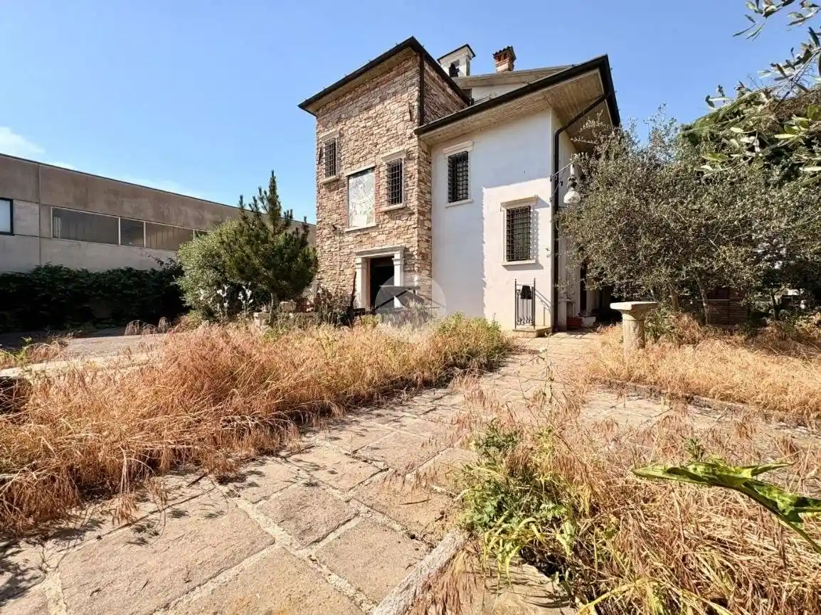 Villa in vendita a Sesto ed Uniti