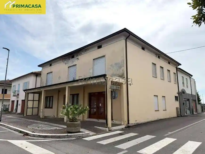 Palazzo - Edificio in vendita a Roveredo di Guà