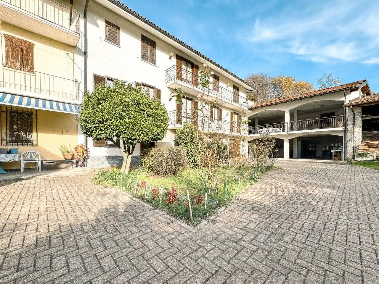 Villa in vendita a Oleggio Castello