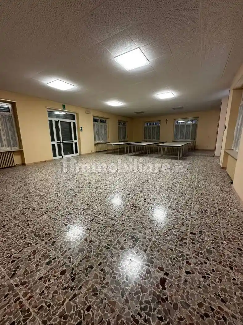 Palazzo - Edificio in affitto a Milano