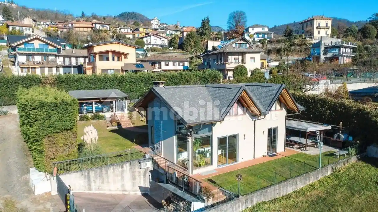 Villa in vendita a Arizzano
