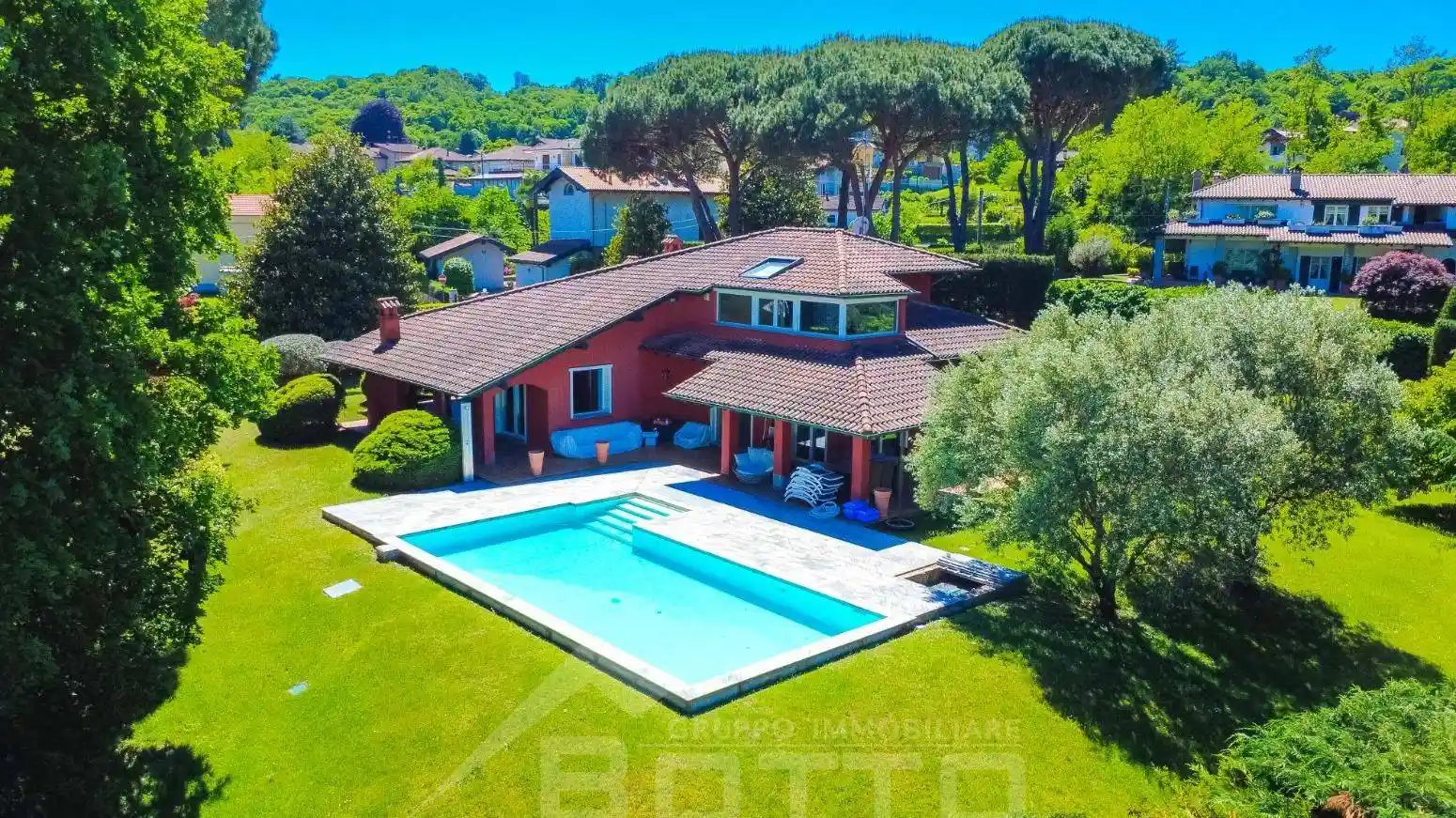 Villa in vendita a Dormelletto