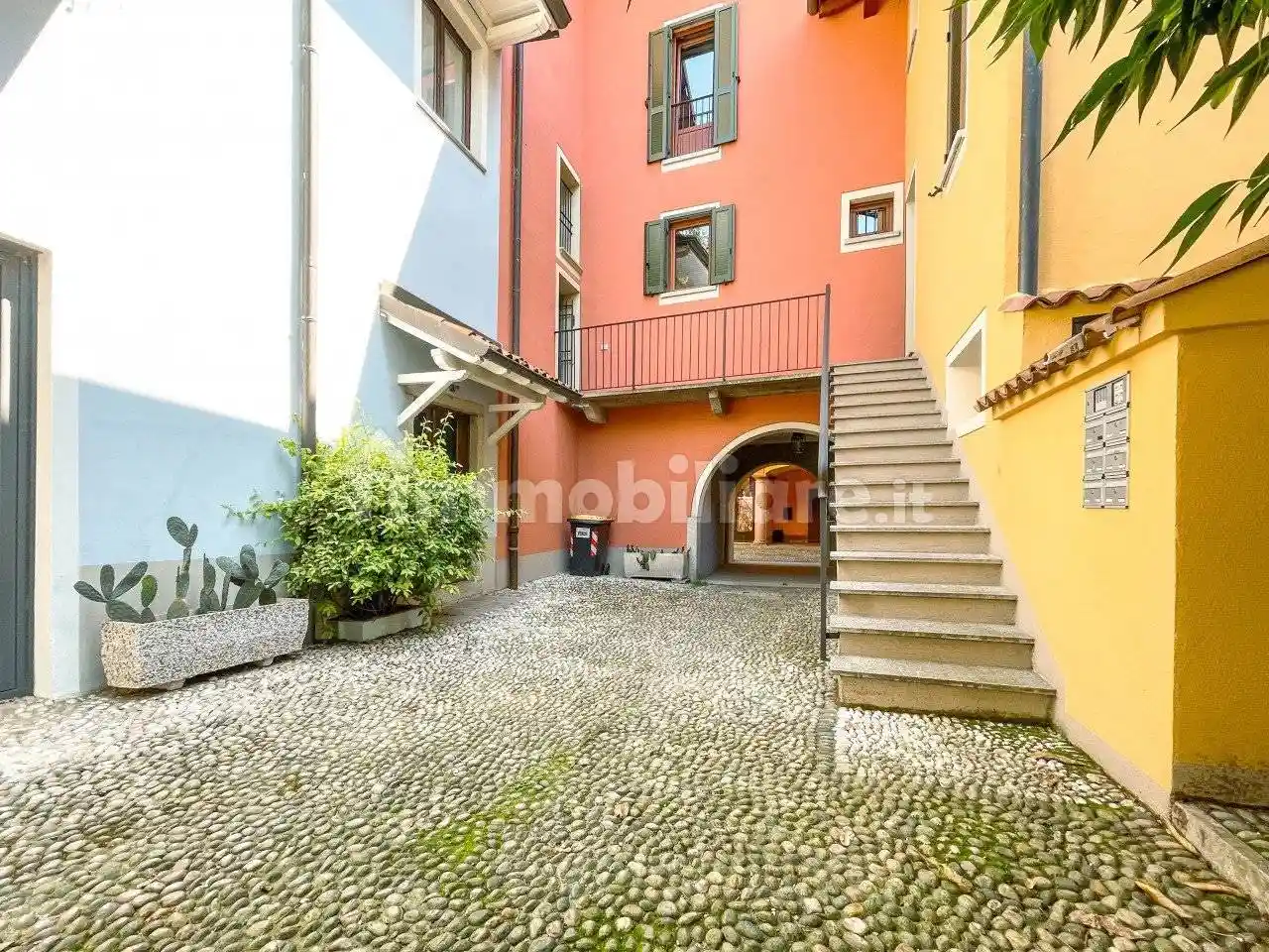 Palazzo - Edificio in vendita a Verbania