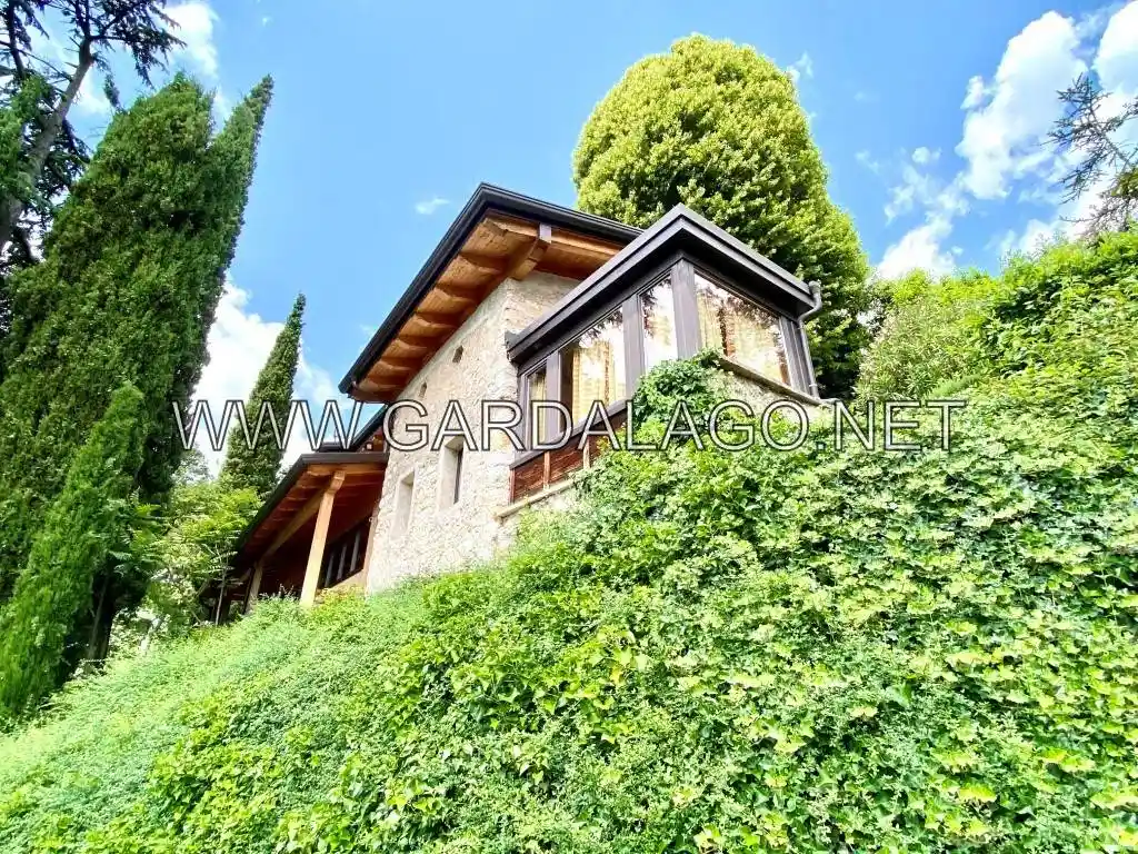 Villa in vendita a Caprino Veronese