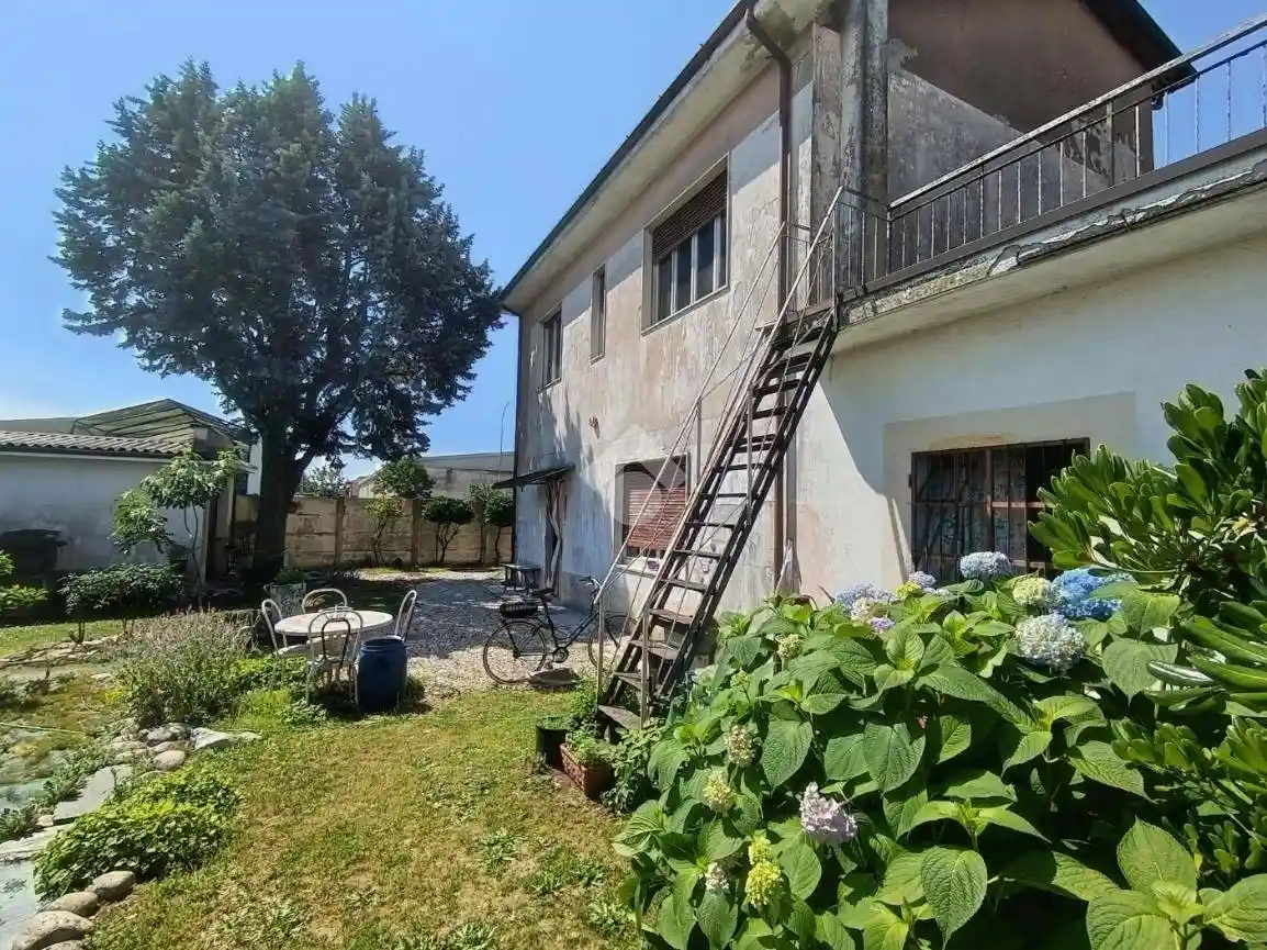 Villa in vendita a Robecco sul Naviglio