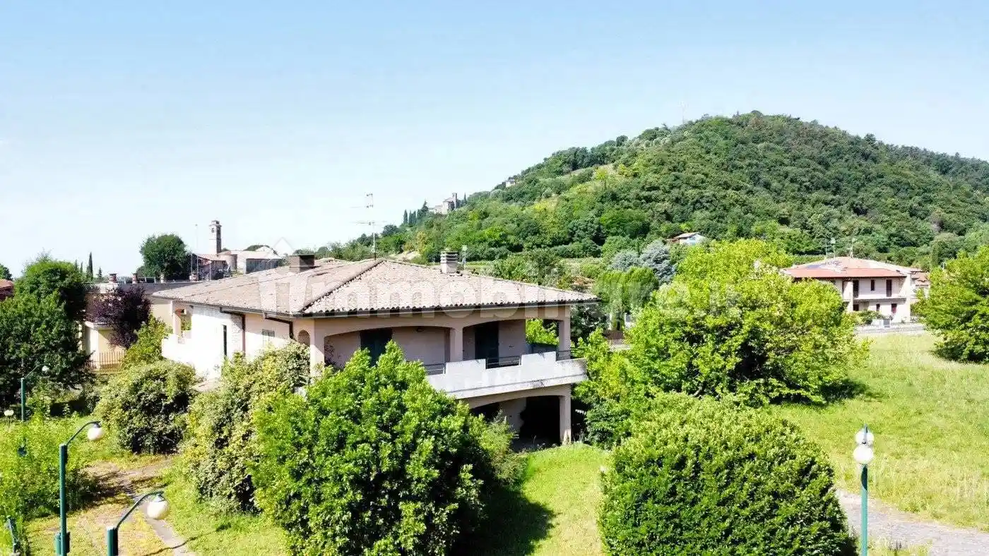 Villa in vendita a Rovato
