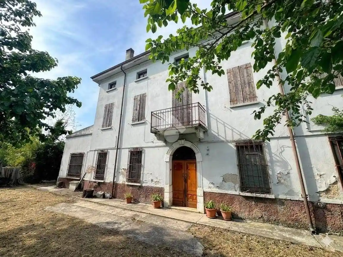 Villa in vendita a Goito