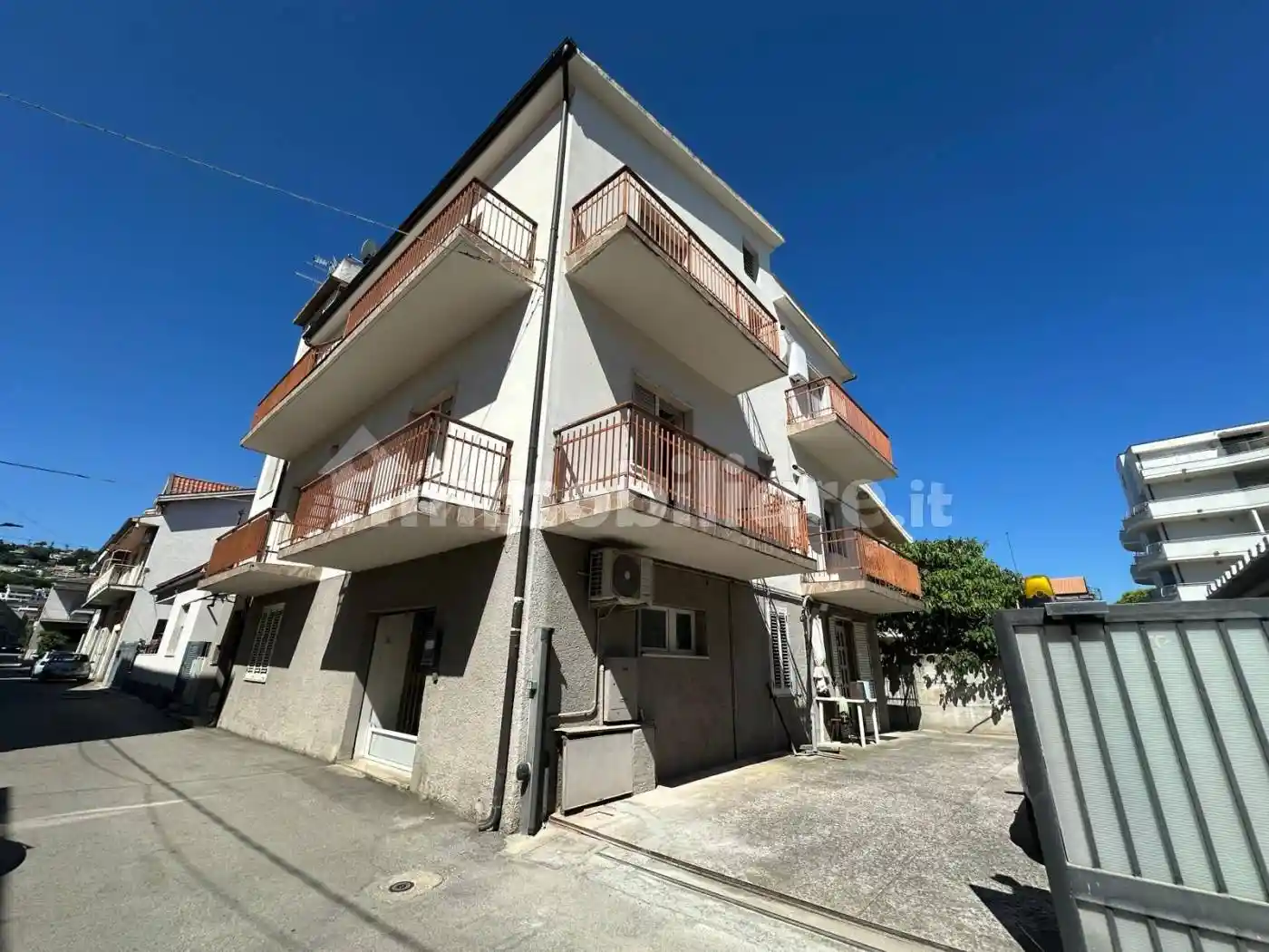 Palazzo - Edificio in vendita a Montesilvano