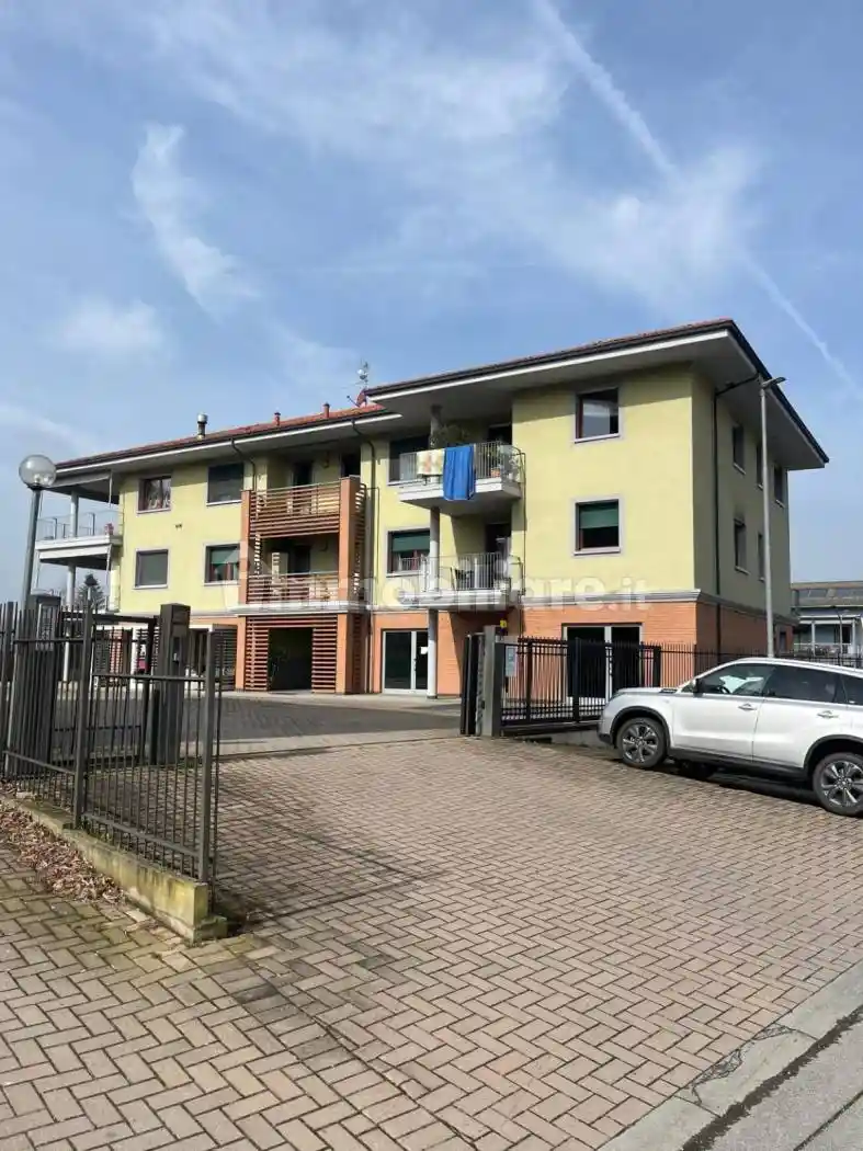 Appartamento in vendita a Calamandrana