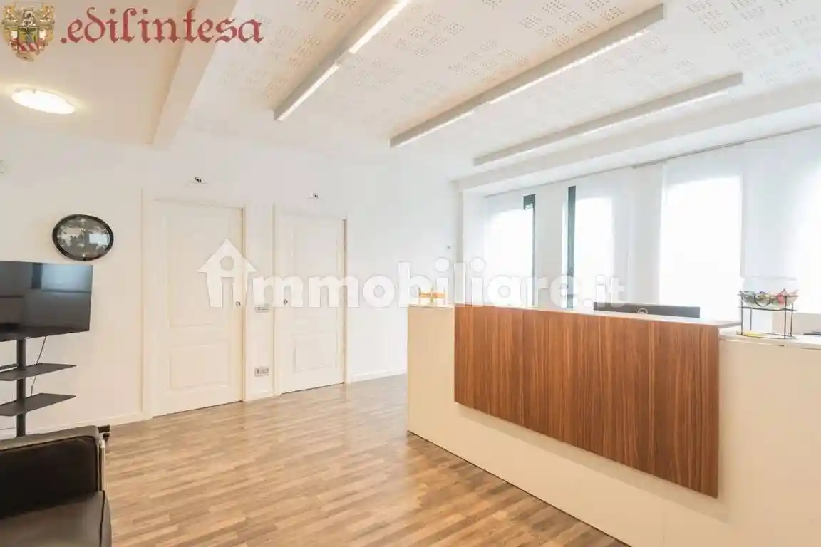 Palazzo - Edificio in vendita a Vimercate
