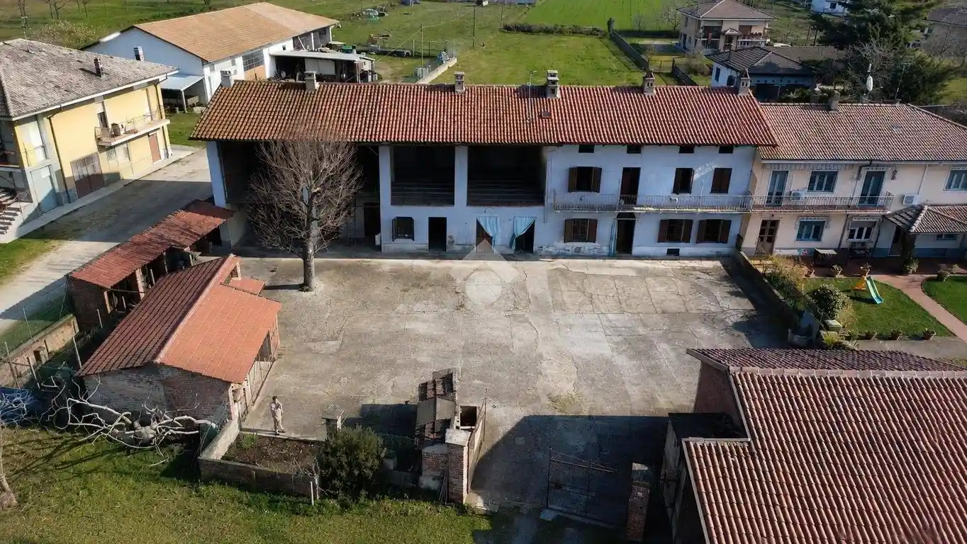 Casa indipendente in vendita a Alice Castello