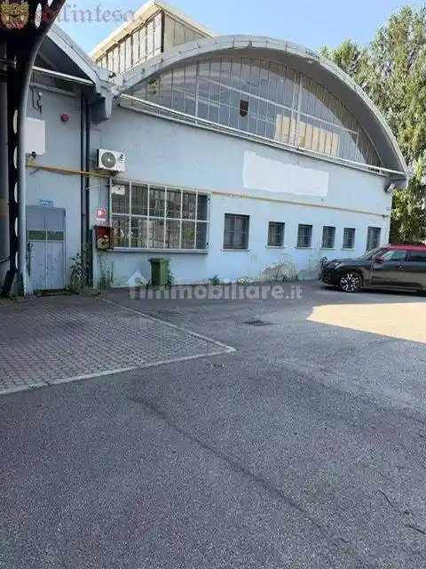 Palazzo - Edificio in affitto a Biassono