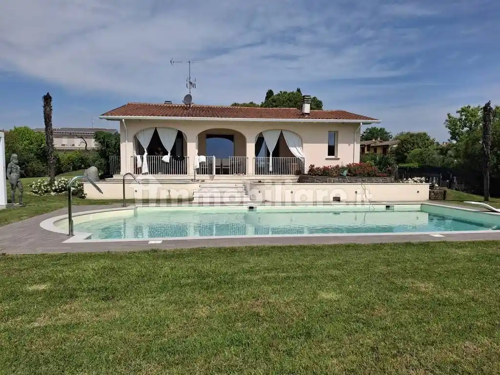 Villa in vendita a Moniga del Garda