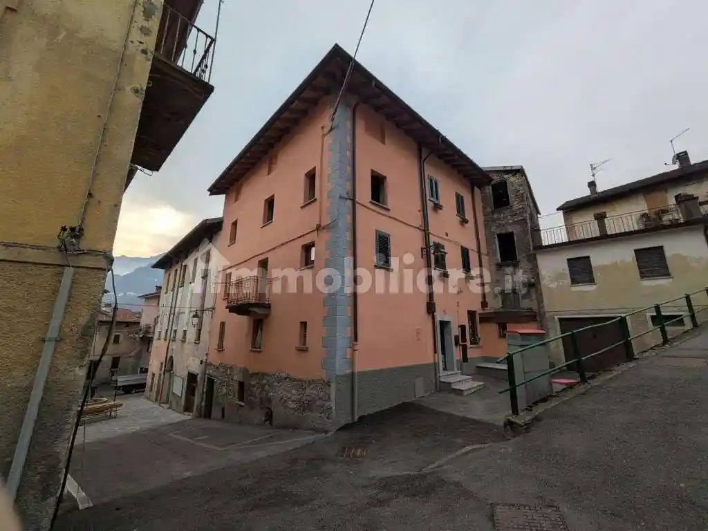 Appartamento in vendita a Dizzasco