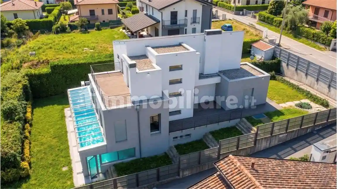 Villa in affitto a Montano Lucino
