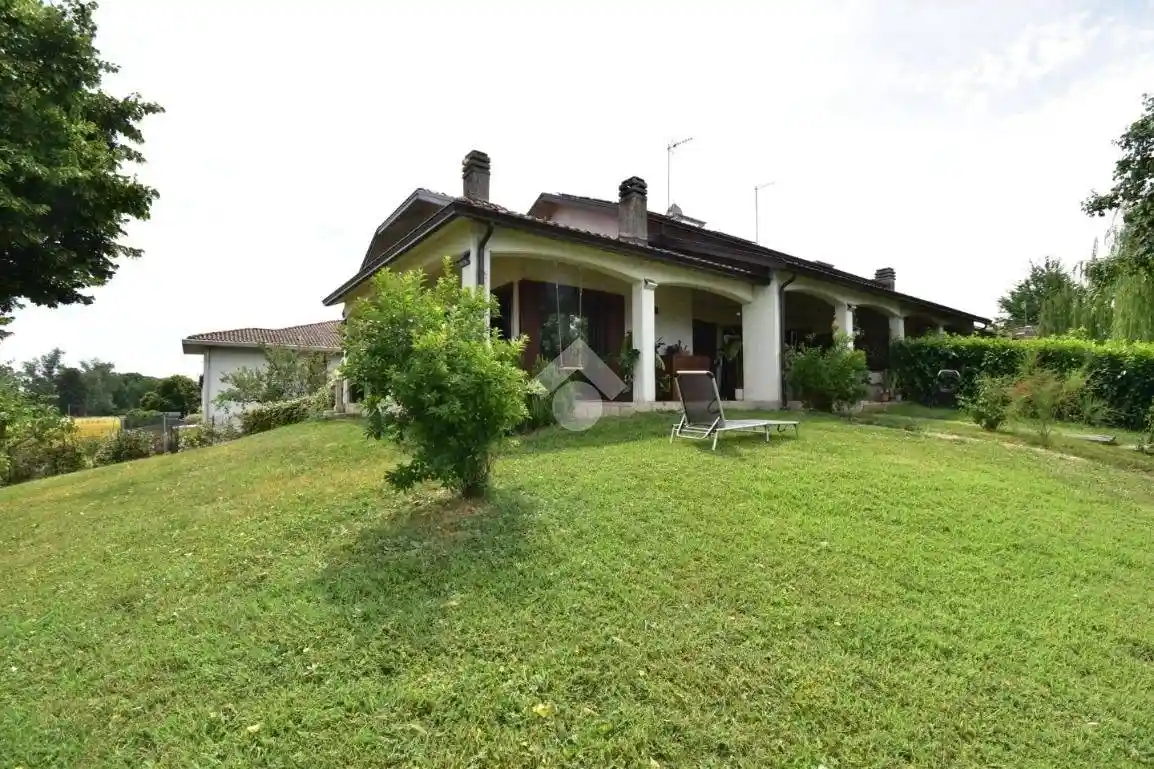 Villa in vendita a Parma