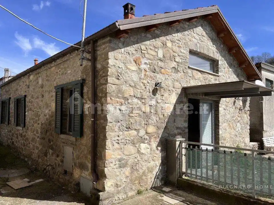 Casa indipendente in vendita a Filattiera