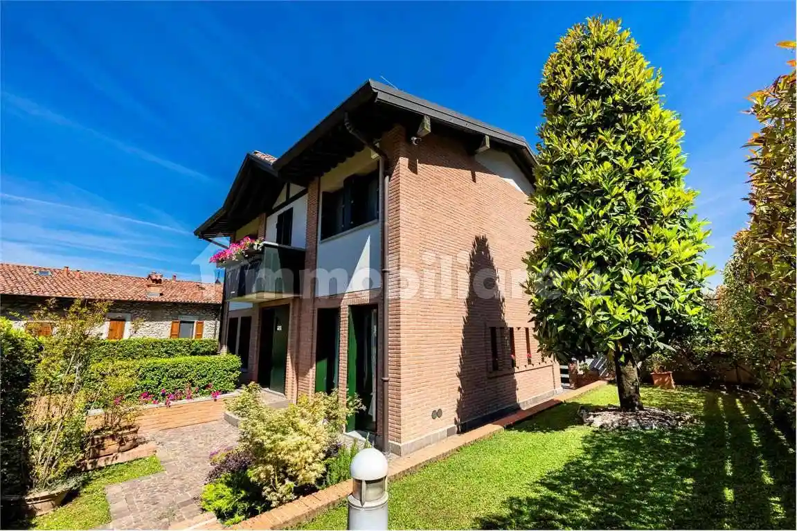Villa in vendita a Mozzo
