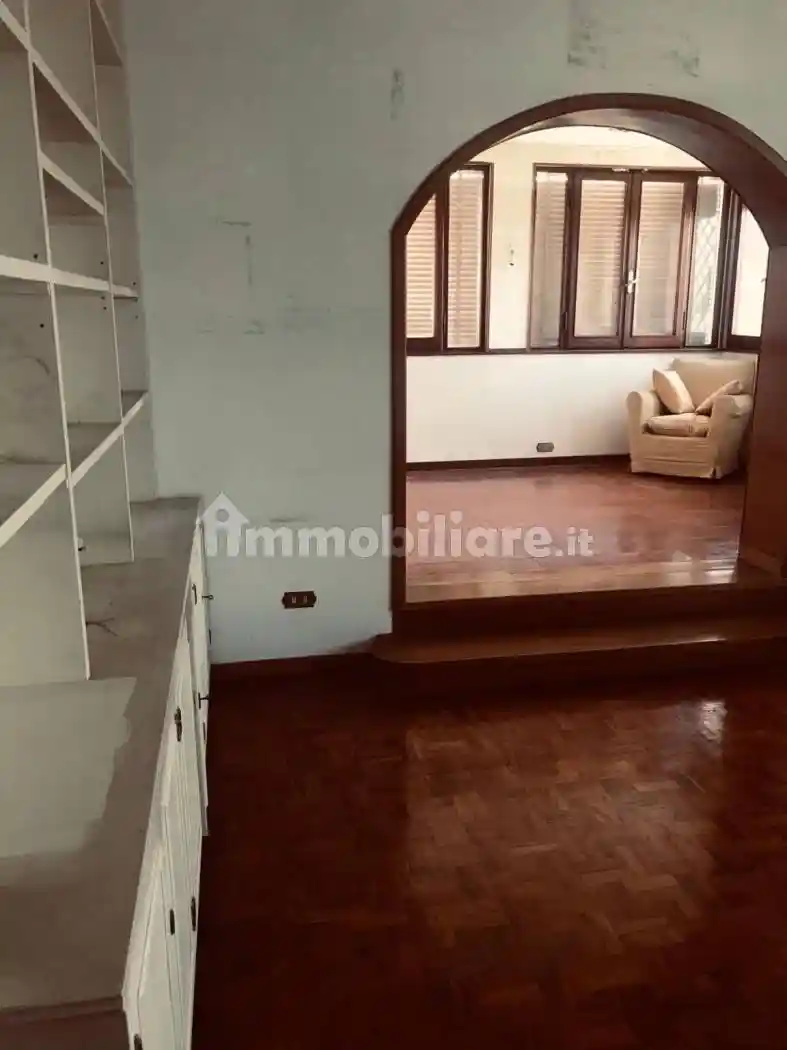 Palazzo - Edificio in vendita a Roma