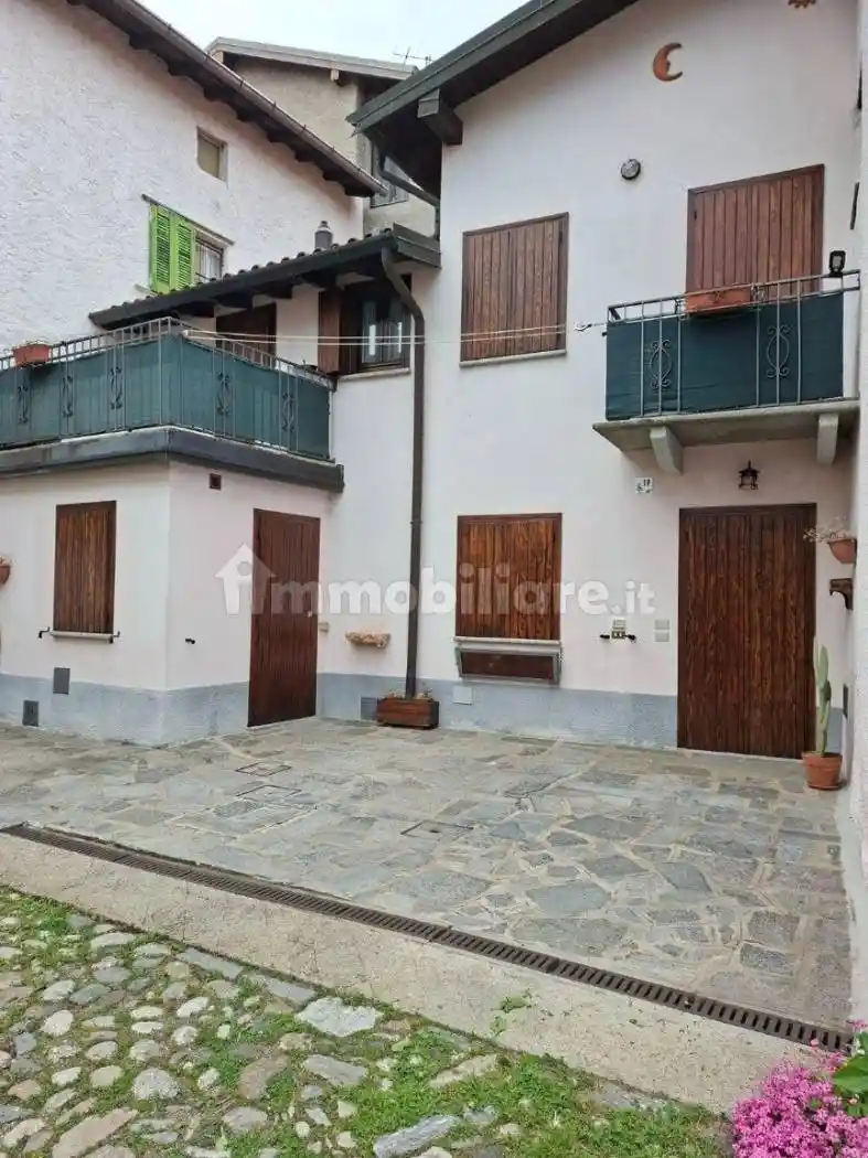 Casa indipendente in vendita a Laveno-Mombello