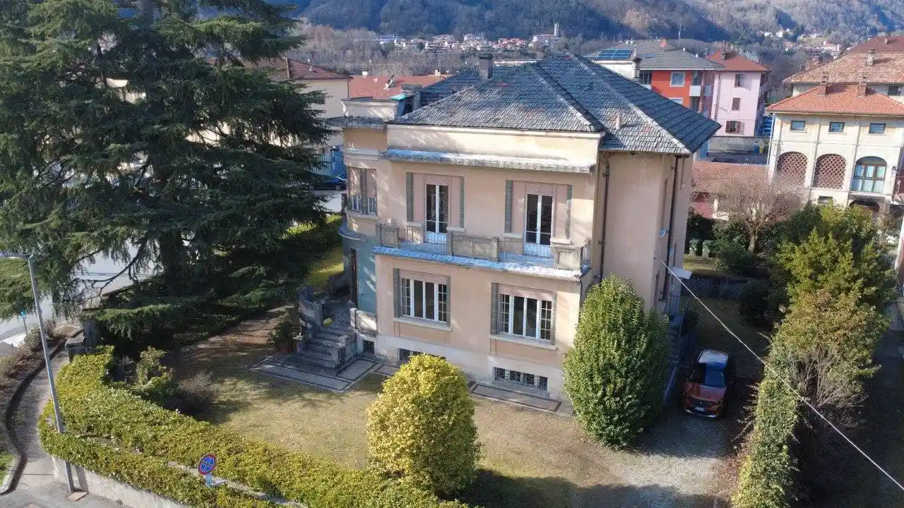 Villa in vendita a Borgosesia