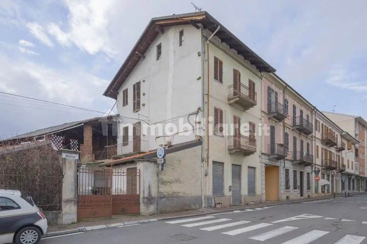 Villa in vendita a Brusnengo