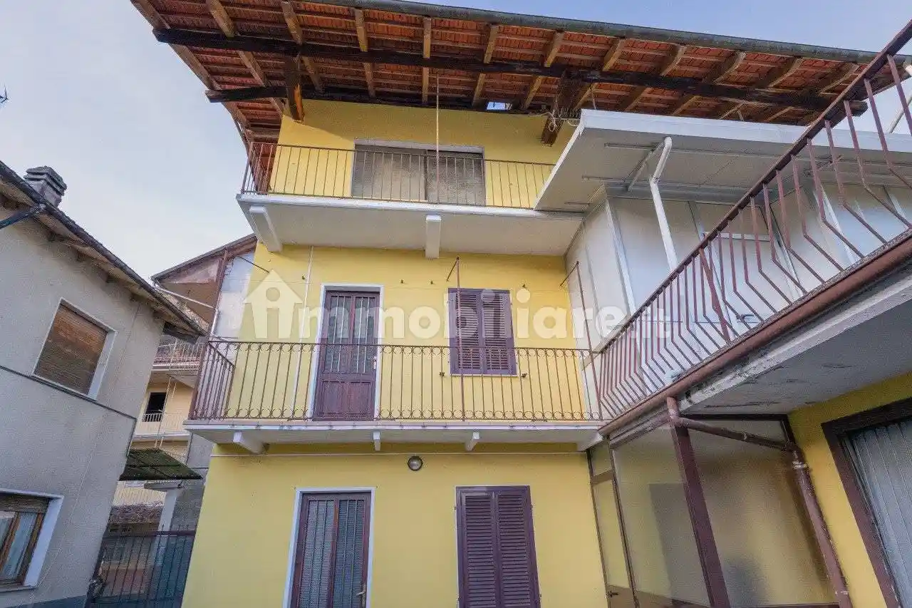 Villa in vendita a Serravalle Sesia