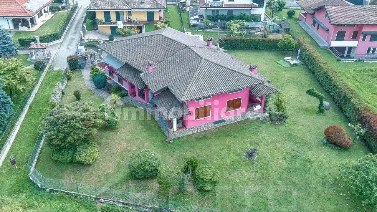 Villa in vendita a Maggiora