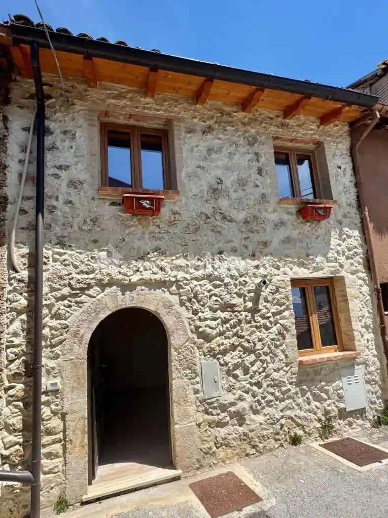 Casa indipendente in vendita a Scurcola Marsicana