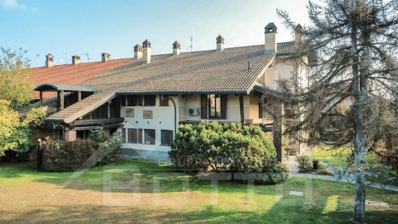 Villa in vendita a Oleggio