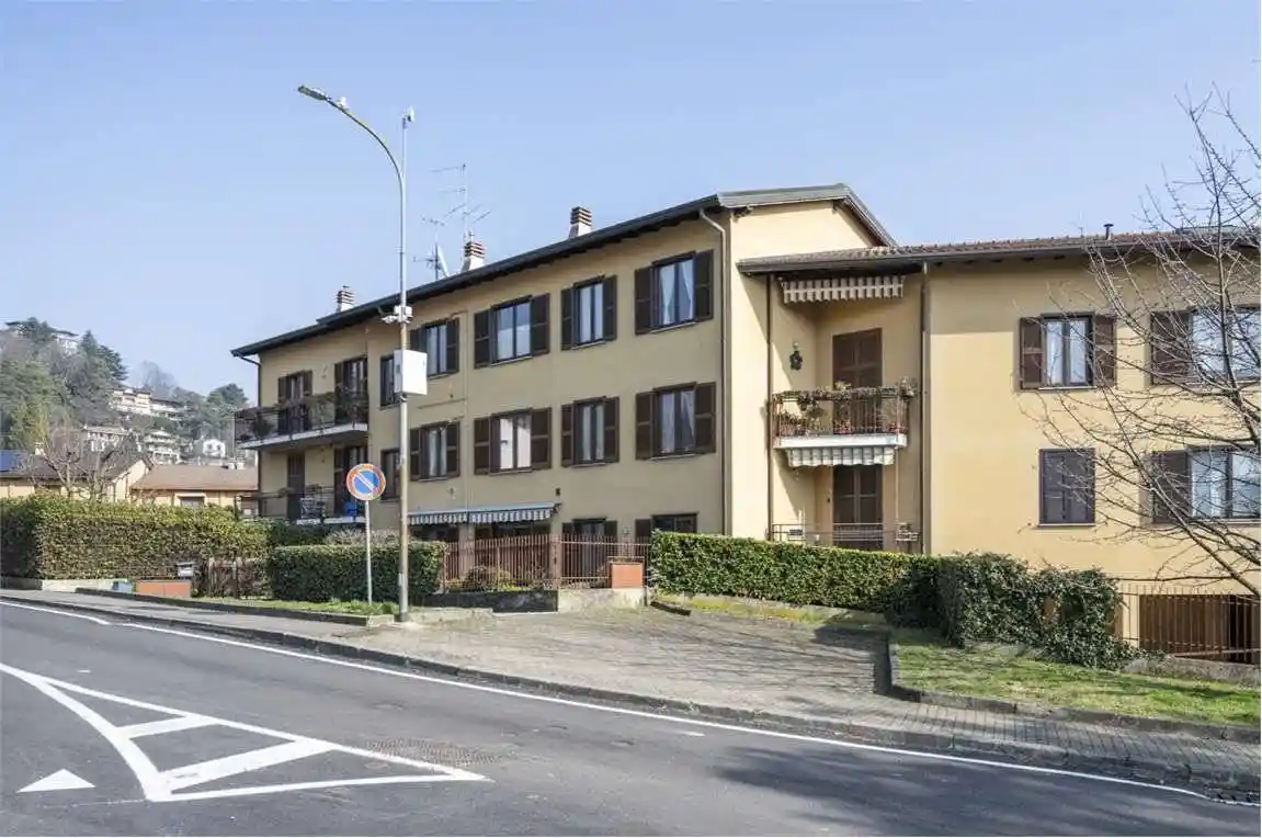 Appartamento in affitto a Luvinate