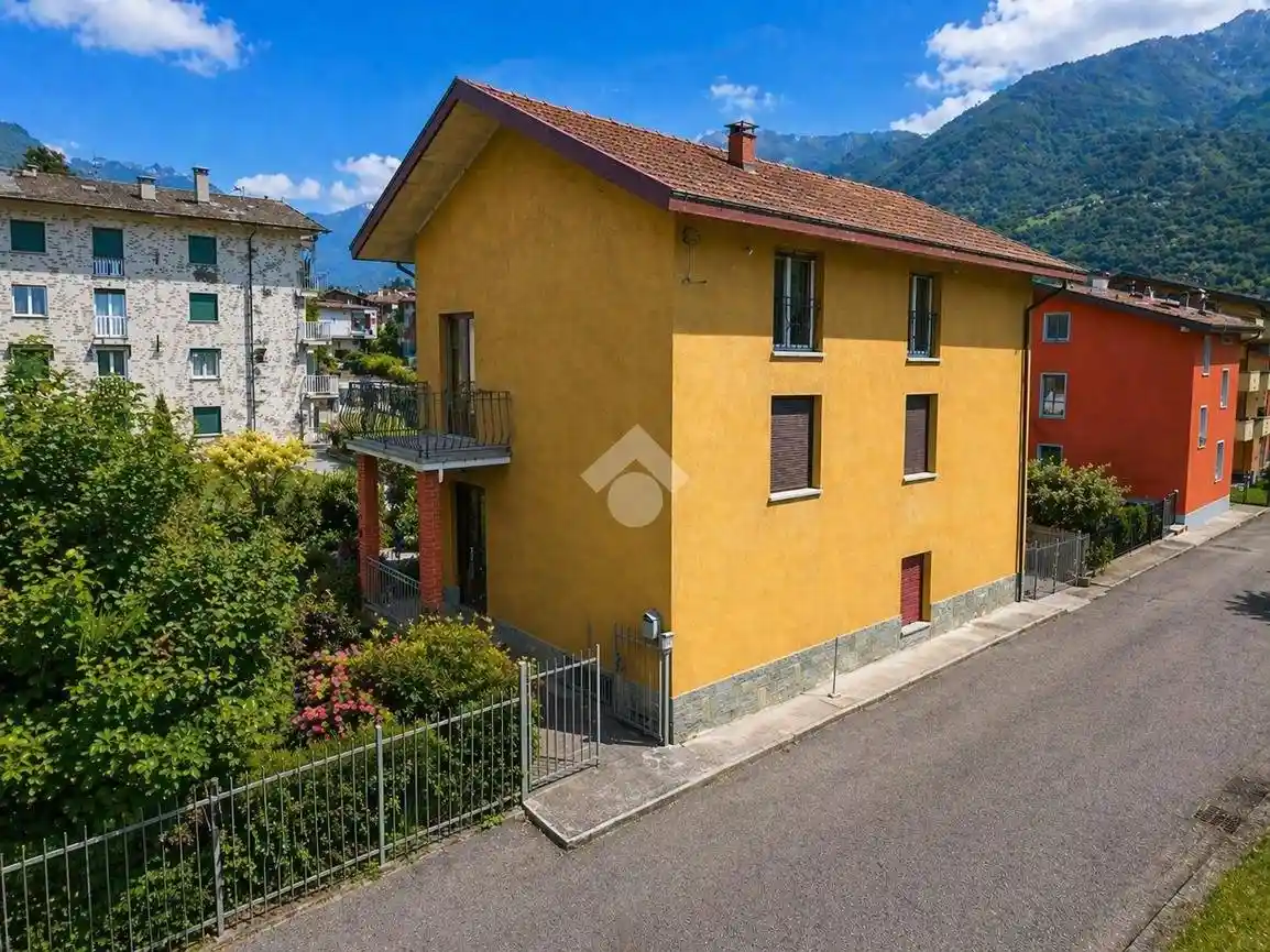 Villa in vendita a Sondrio