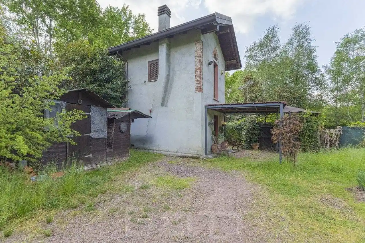 Villa in vendita a Borgomanero