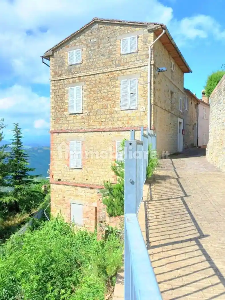Casa indipendente in vendita a Penna San Giovanni