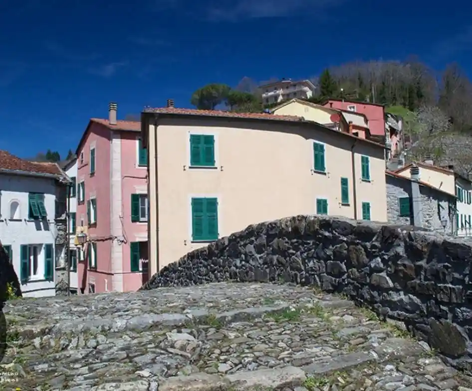 Casa indipendente in vendita a Varese Ligure