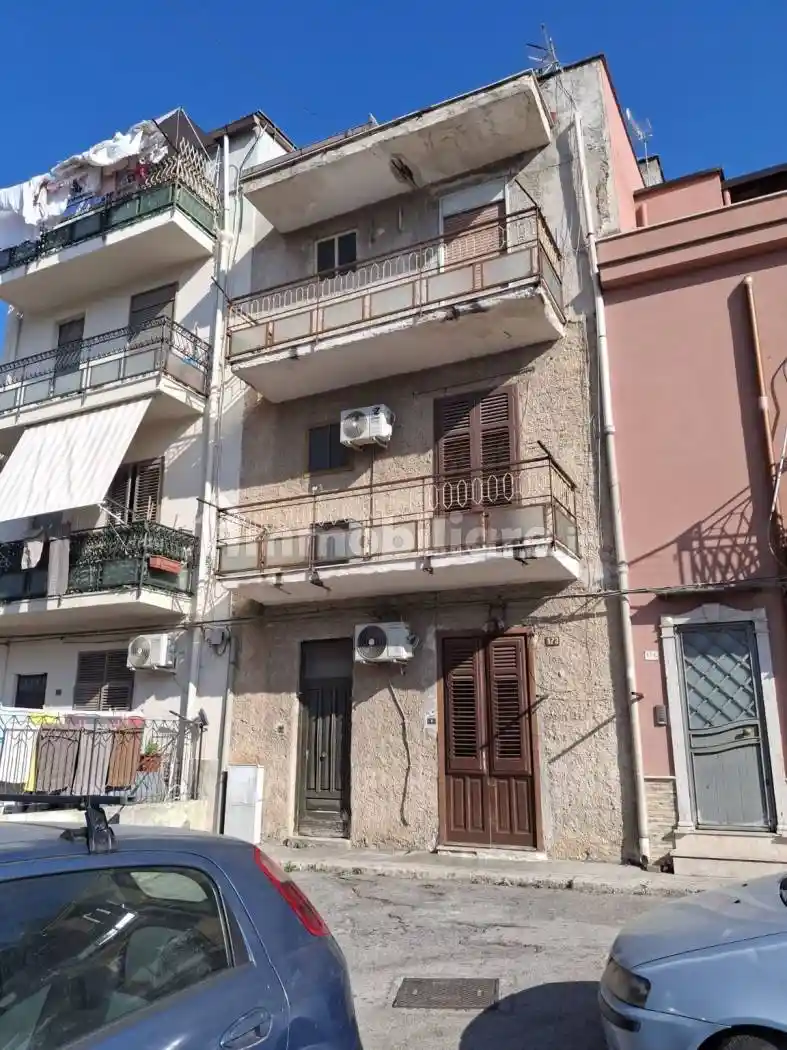 Palazzo - Edificio in vendita a Palermo