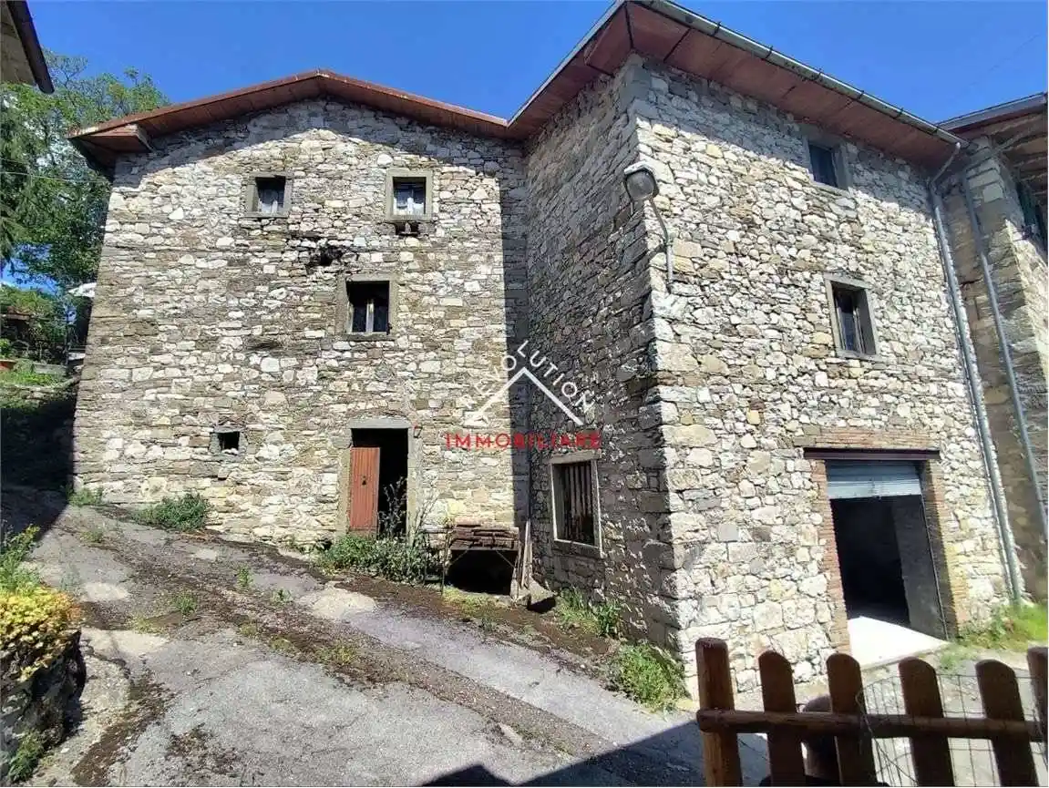 Casa indipendente in vendita a Caprese Michelangelo