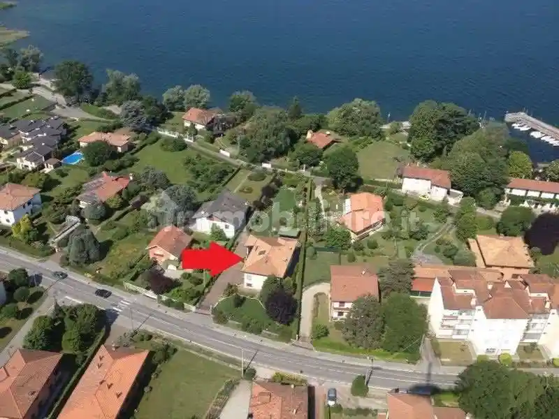 Villa in vendita a Ispra