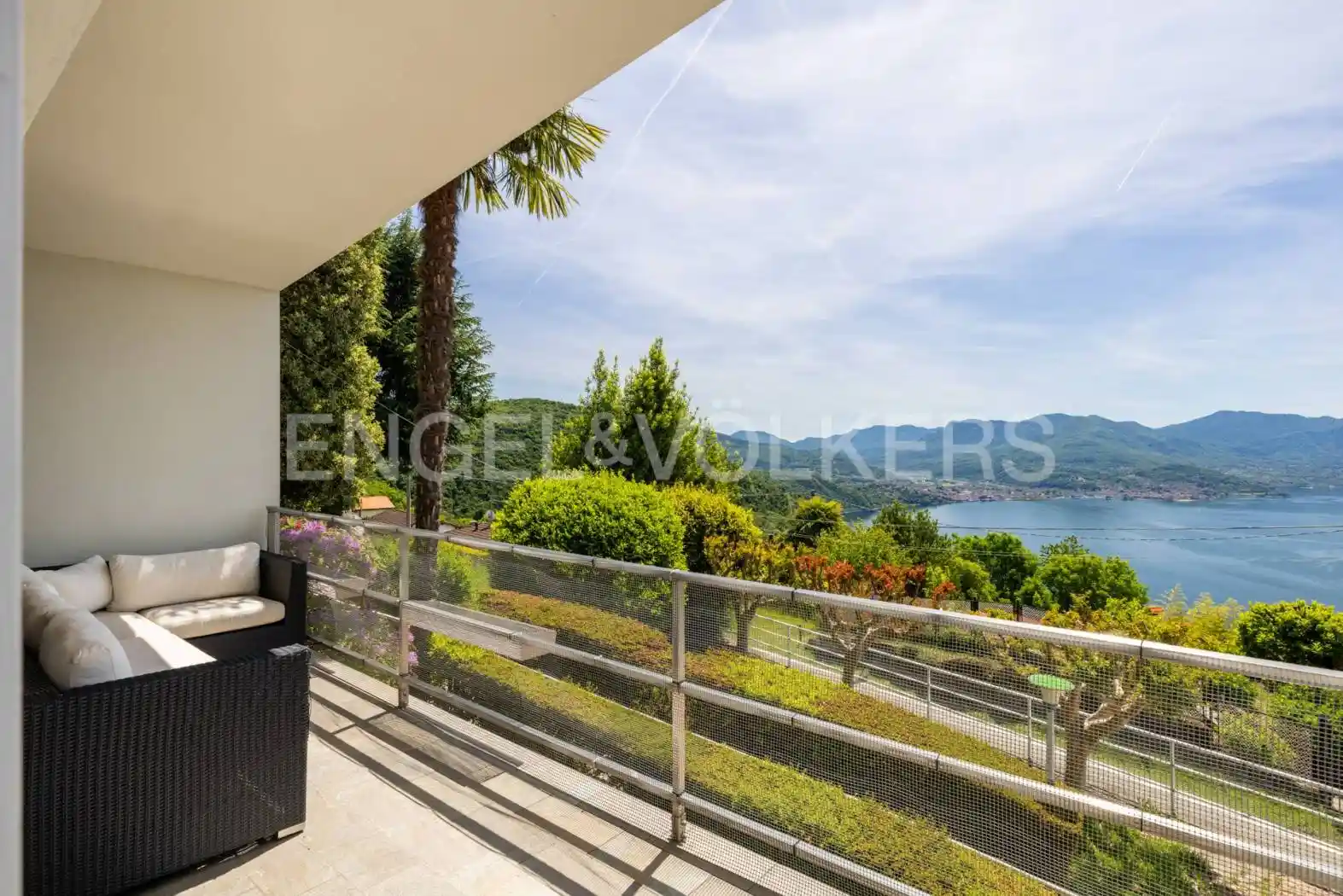 Villa in vendita a Maccagno con Pino e Veddasca