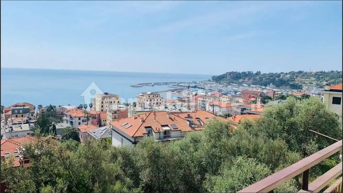 Appartamento in vendita a Varazze